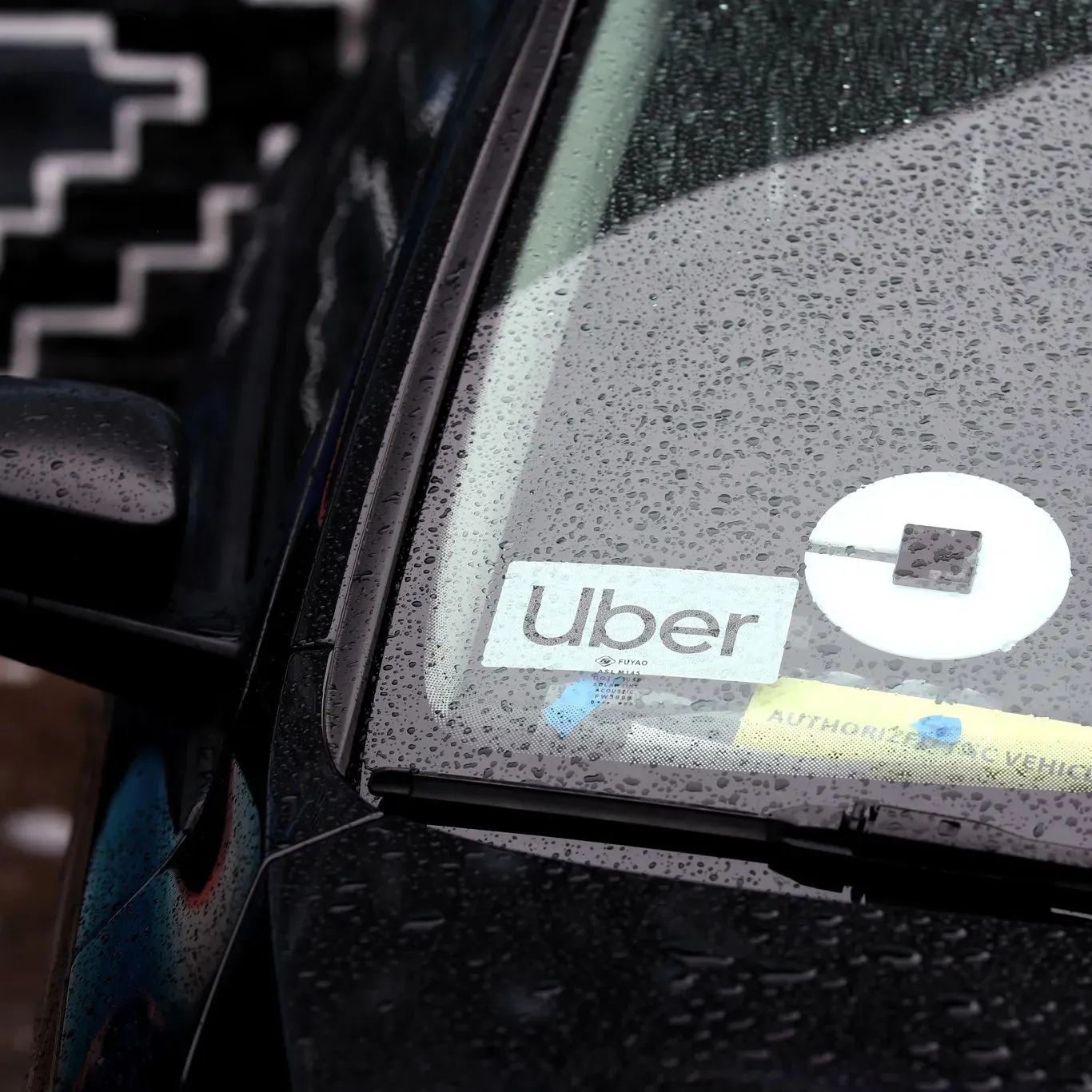 Motorista da Uber é assaltado em Abington, polícia procura 2 suspeitos