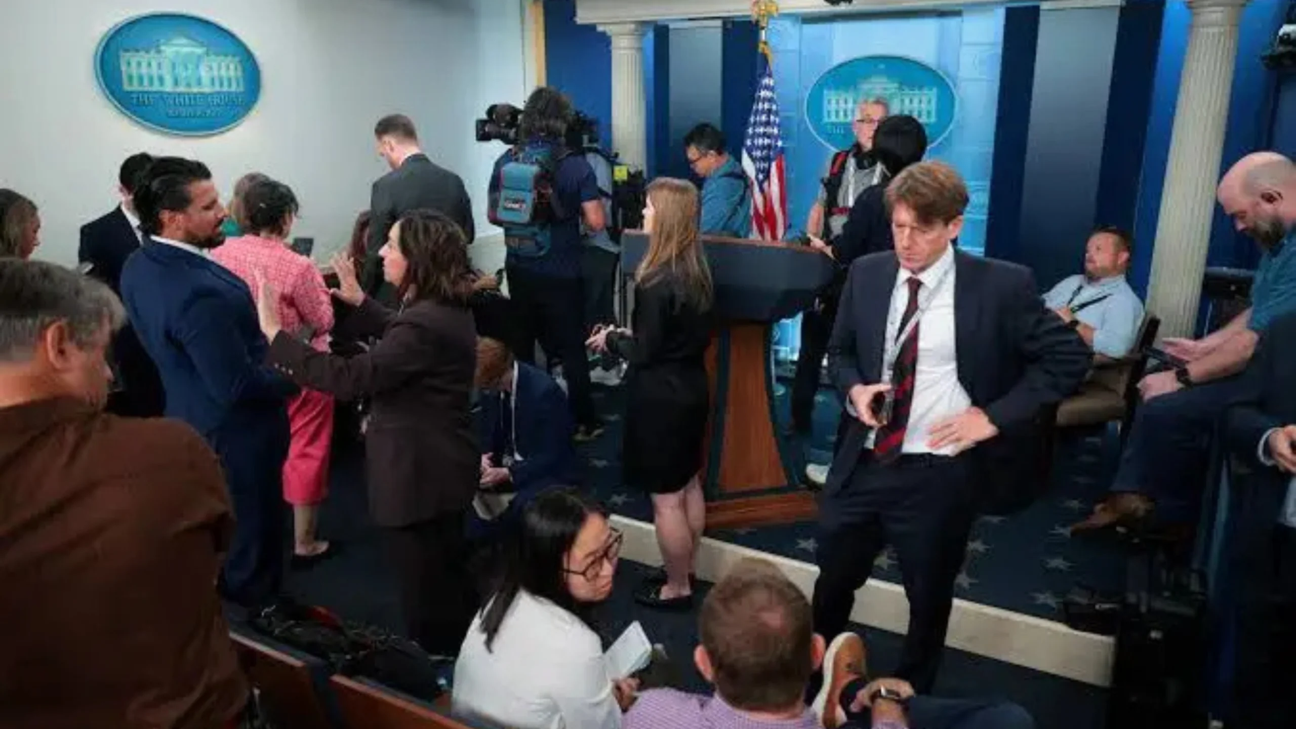 Barradas na Casa Branca, emissoras CNN, MS NOW e Politico processam governo Trump