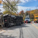caminhão tomba em Lynnfield