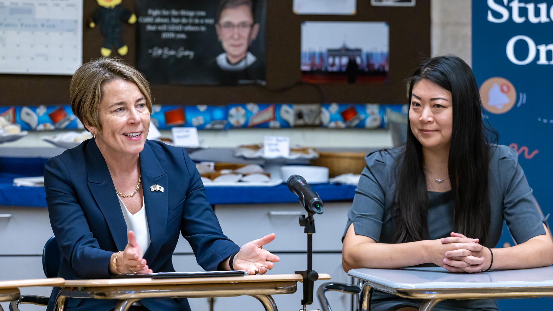 Maura Healey anuncia US$ 1,75 milhão para proteger estudantes dos riscos das redes sociais em Massachusetts.